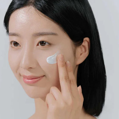 SKIN1004 Madagascar Centella Hyalu-cica Serum Protector Solar FPS50+ - 50ml - Farmacias Curie